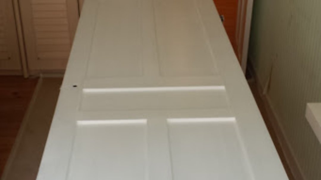 Lacado de puerta con esmalte laca satinado